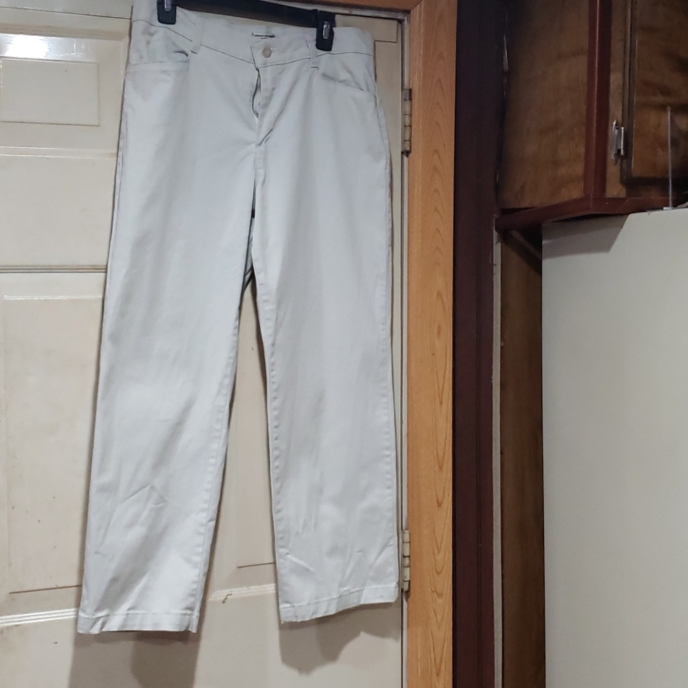 Lee Khaki Pants. 💥3/$50 Bundle and Save💥